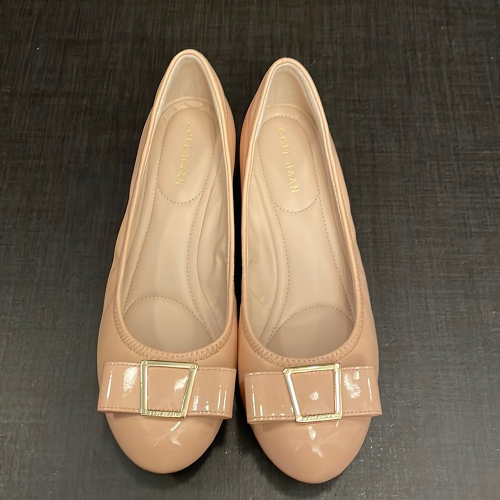 Cole Haan – Emory Bow Leather Wedge Pump NUDE LEATH / 5.5B